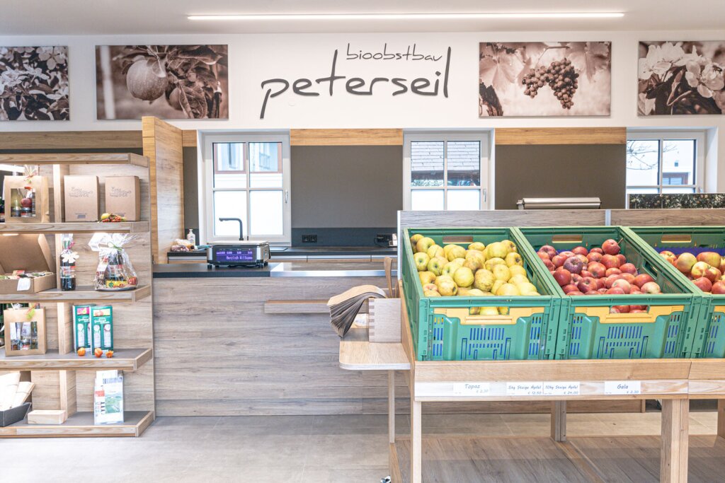 Kassentheke nach Maß für Hofladen und Feinkostladen.