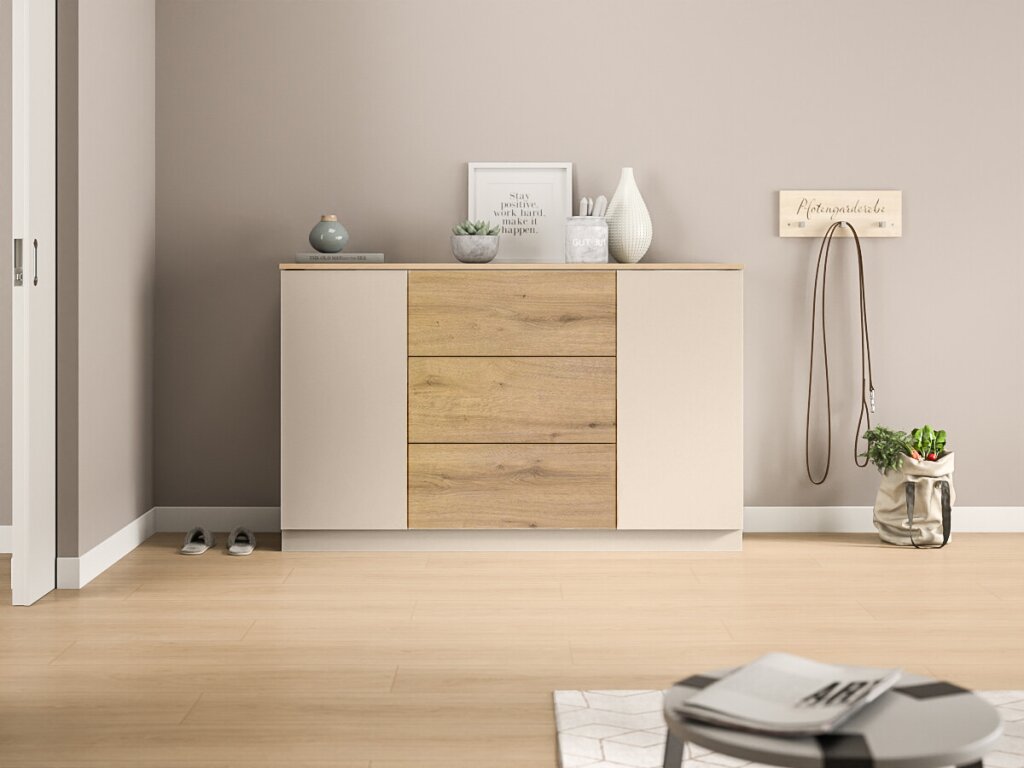 Ein Highboard in Eiche Dekor und einem sanften Pastelton.